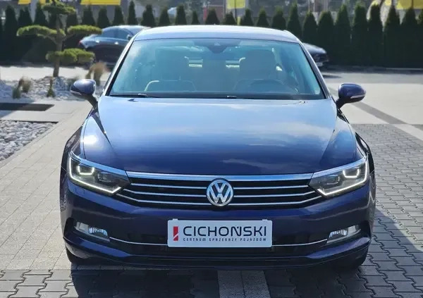 Volkswagen Passat cena 54900 przebieg: 189742, rok produkcji 2018 z Krzanowice małe 781